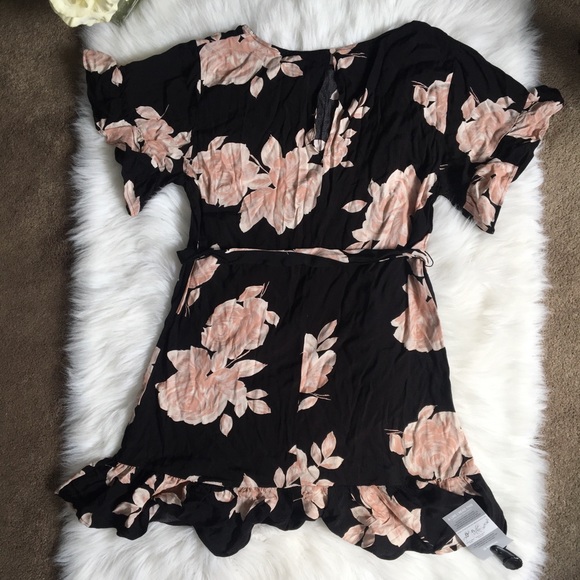 NWT le chateau Dress - Picture 5 of 7